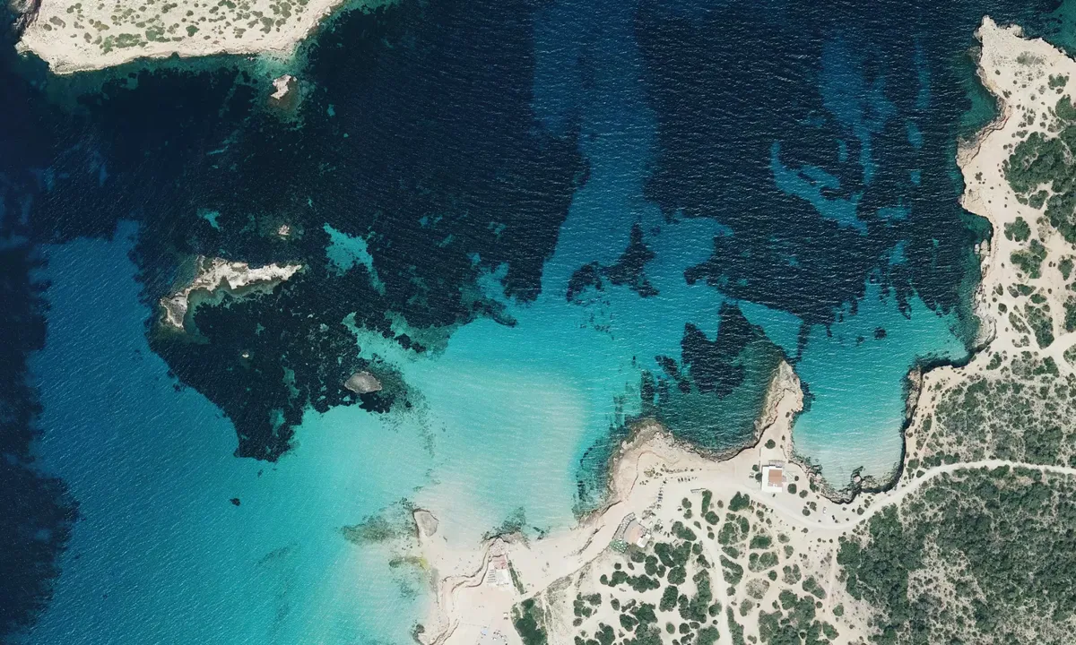 Flyfoto av Cala Comte