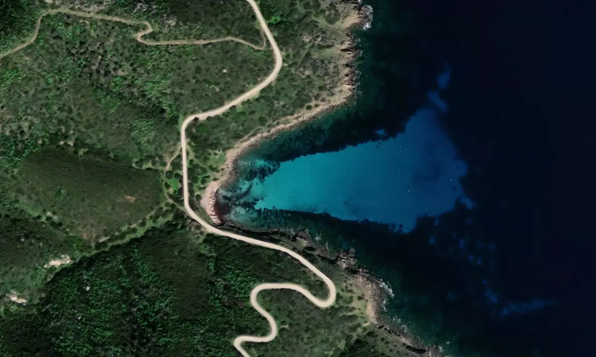 Flyfoto av Cala del Bianco