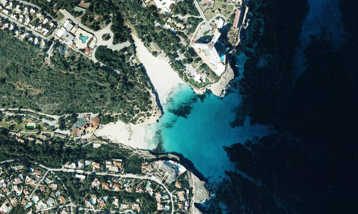 Flyfoto av Cala Domingos