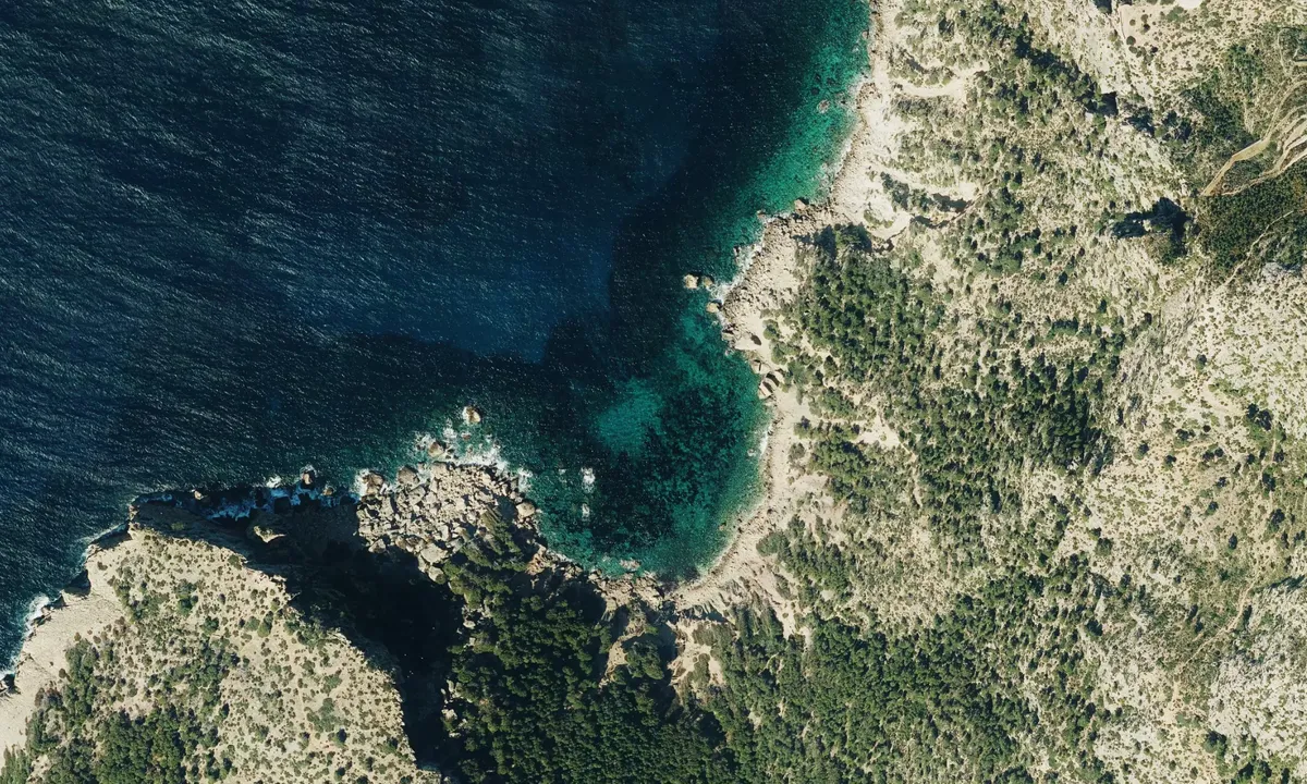 Flyfoto av Cala en Basset