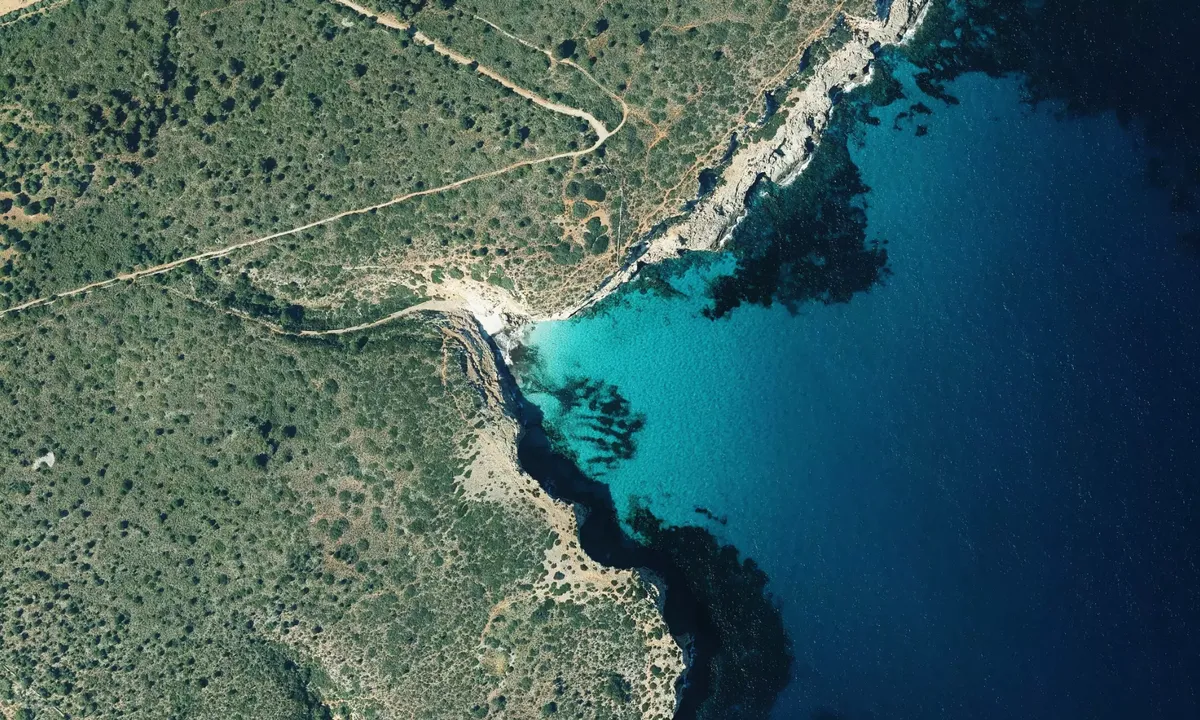 Flyfoto av Cala Falcó