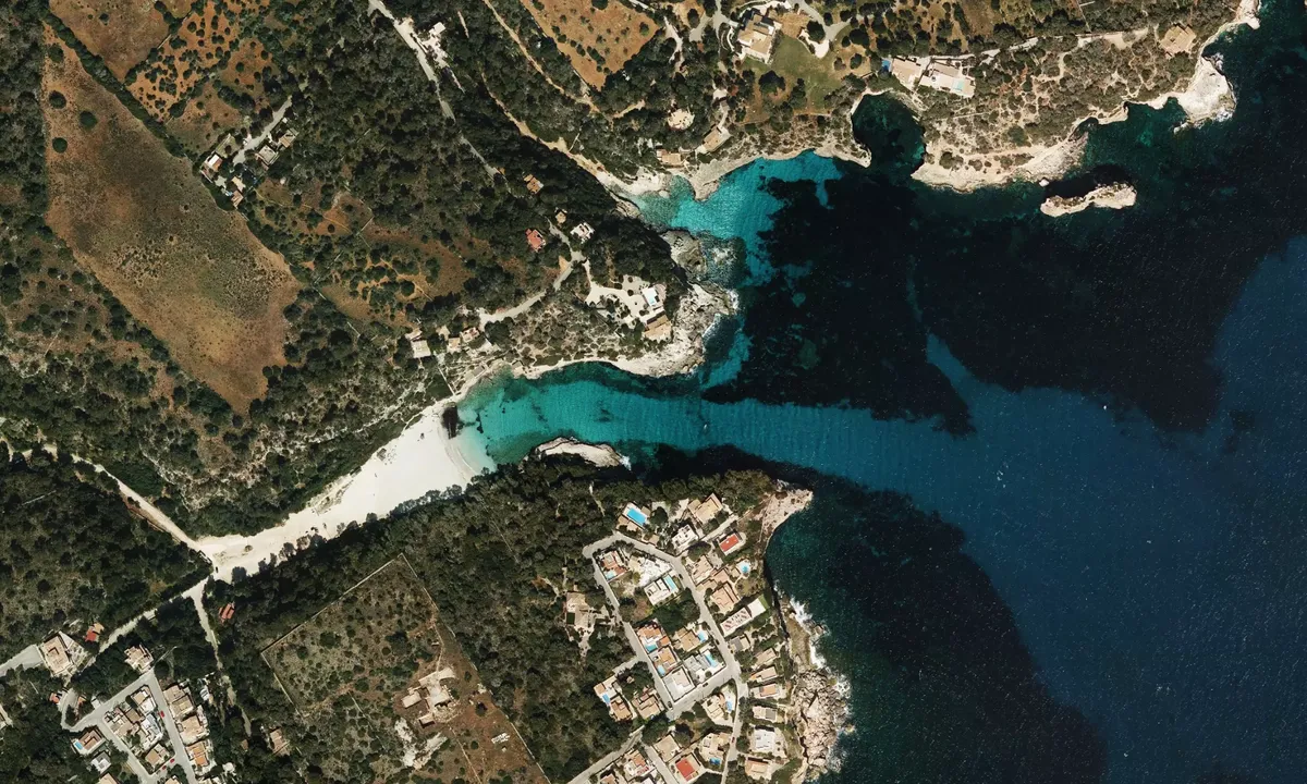 Flyfoto av Cala Llombards
