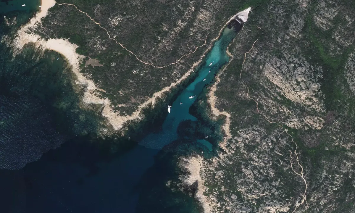 Flyfoto av Cala Longa