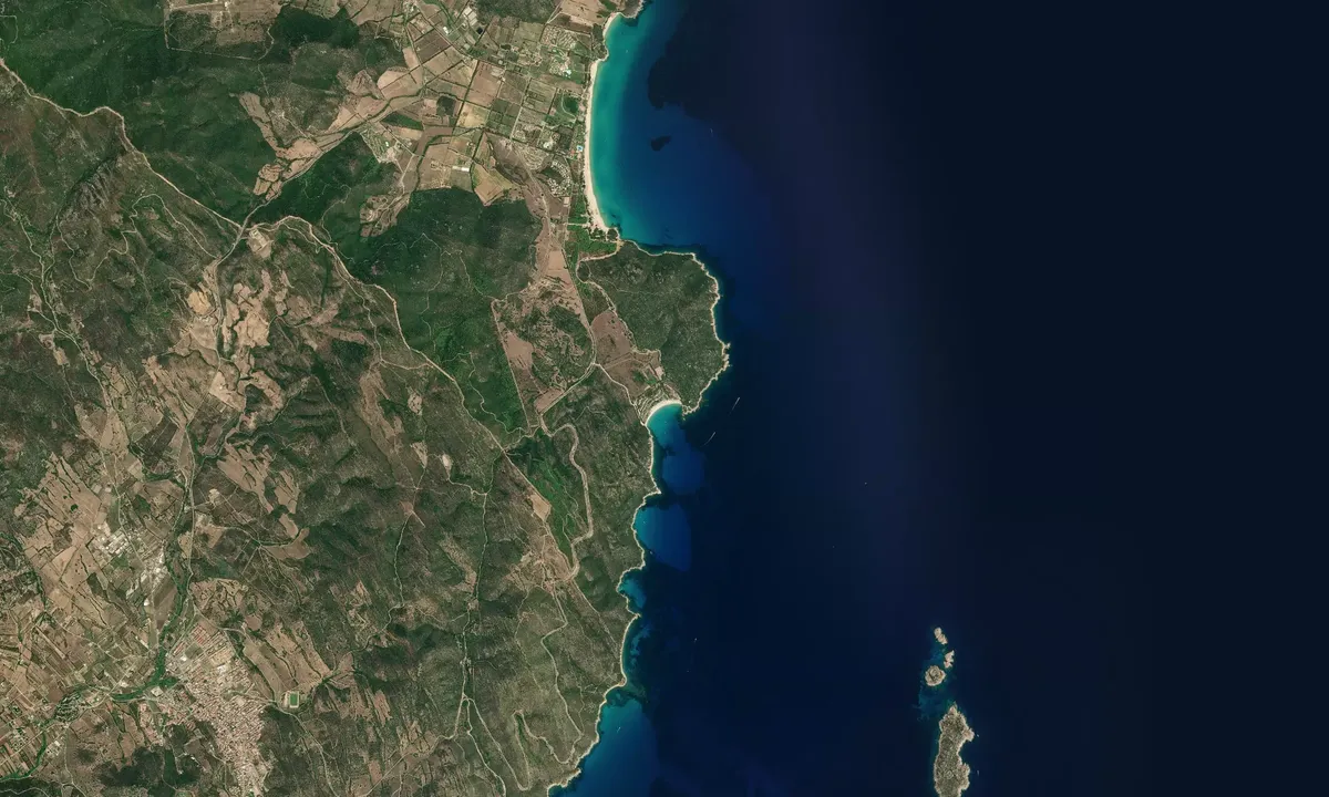 Flyfoto av Cala Pira 1