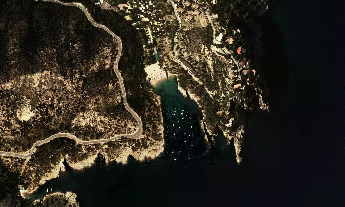 Flyfoto av Cala Pola