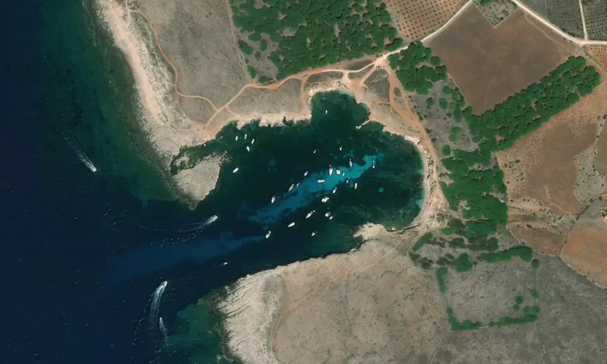 Flyfoto av Cala Rotunda