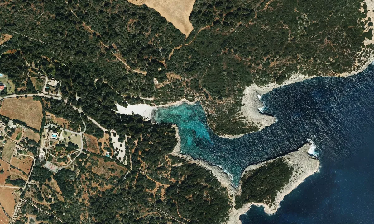 Flyfoto av Cala Sa Nau