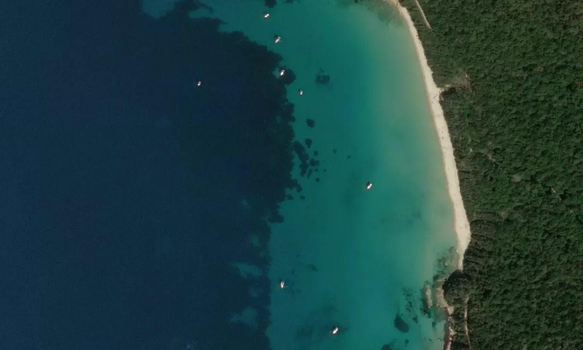 Flyfoto av Cala Violina