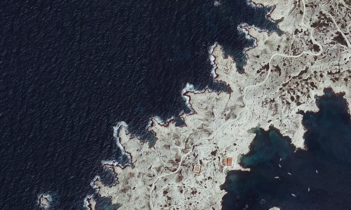 Flyfoto av Calanque de Barcos Espessado
