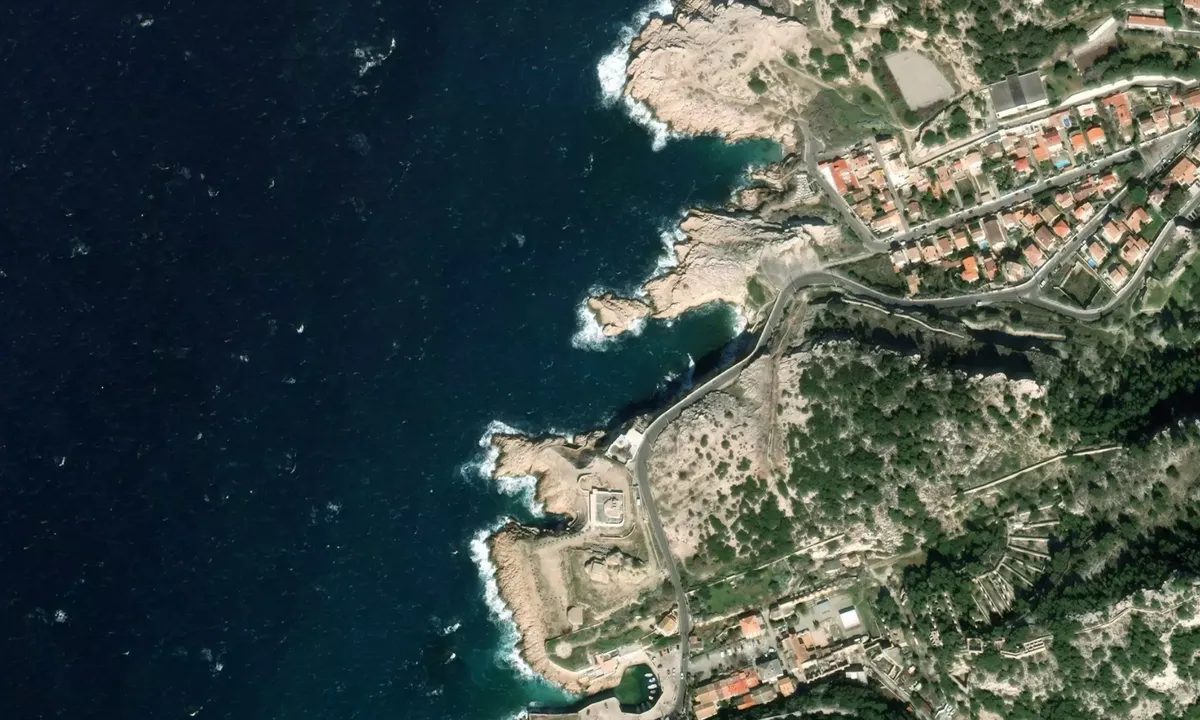 Flyfoto av Calanque Du Mauvais Pas