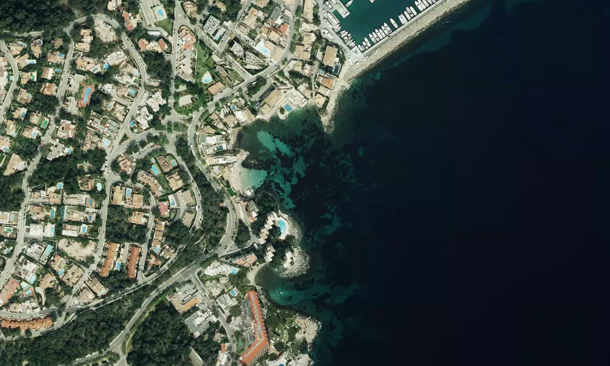 Flyfoto av Caló des Macs