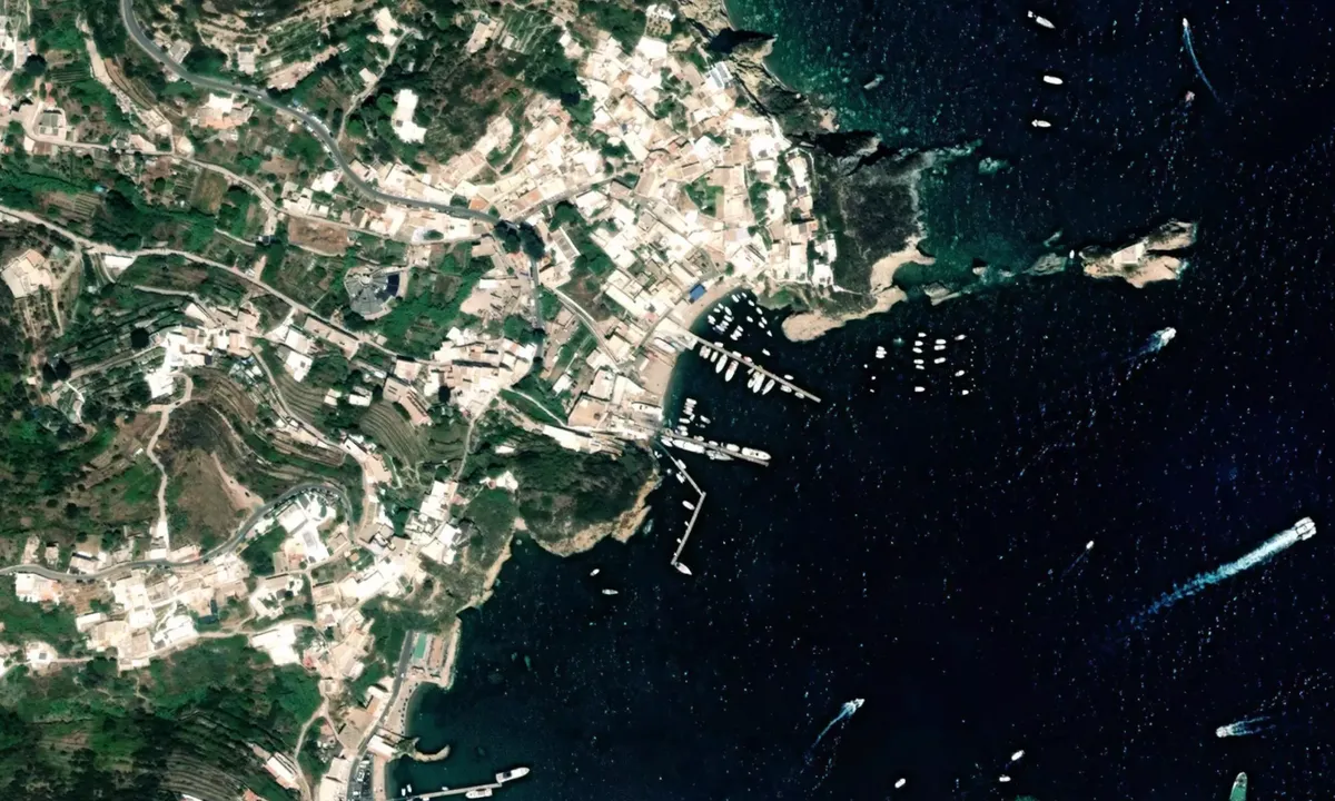 Flyfoto av Cantieri Parisi