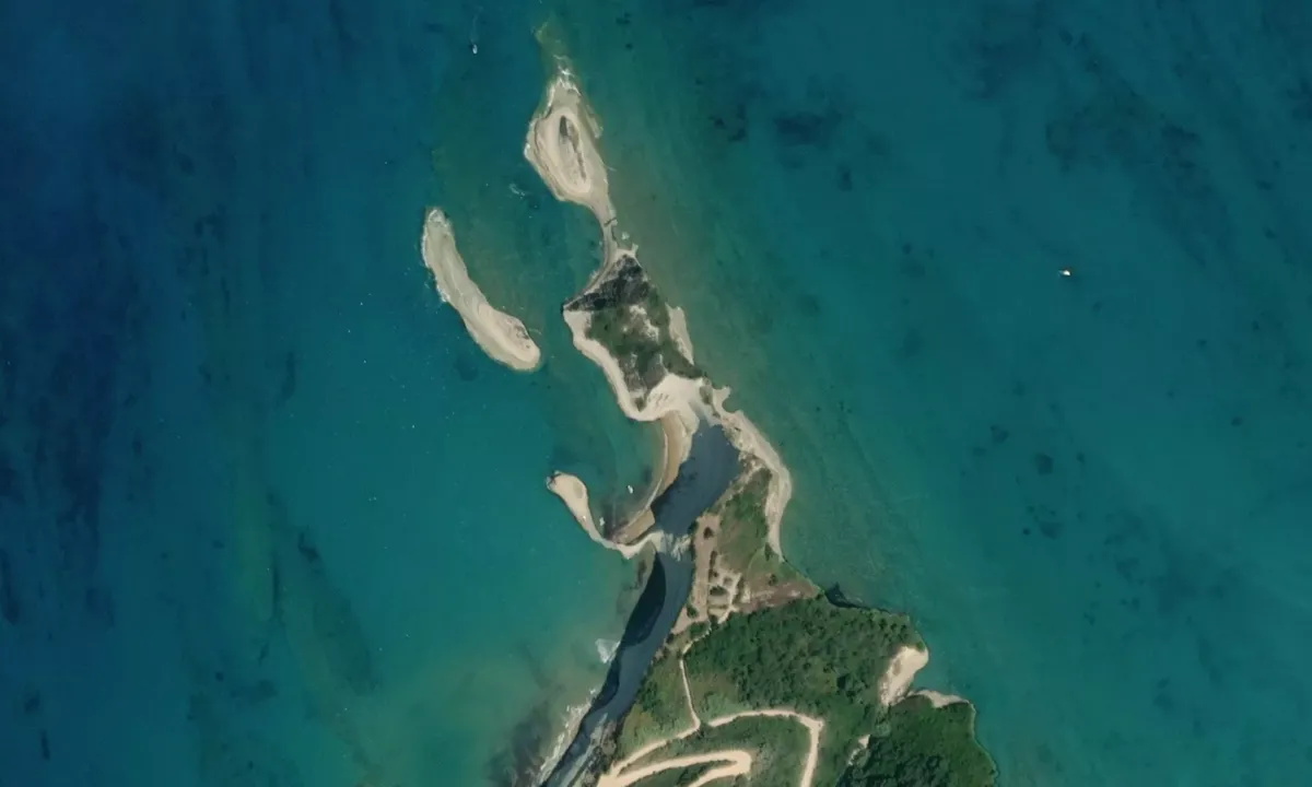 Flyfoto av Cape Drastis