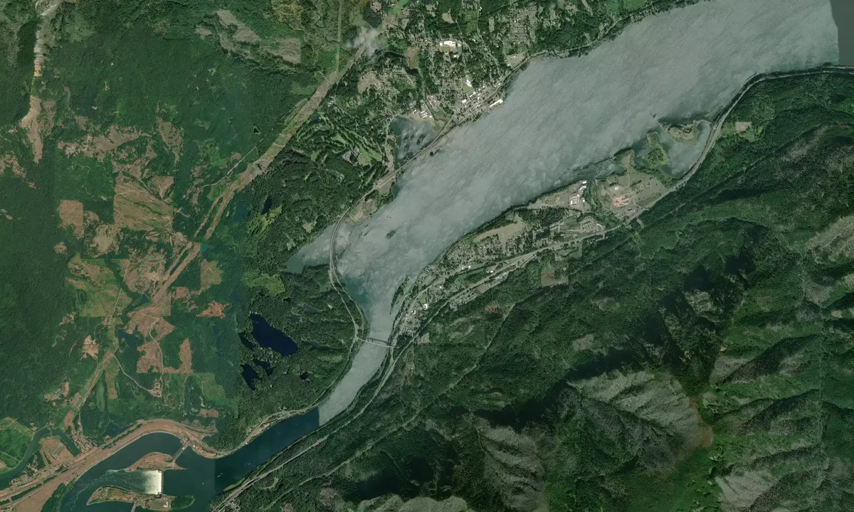 Flyfoto av Cascade Locks Marina