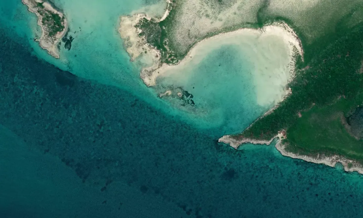 Satelite image of Cave Cay West