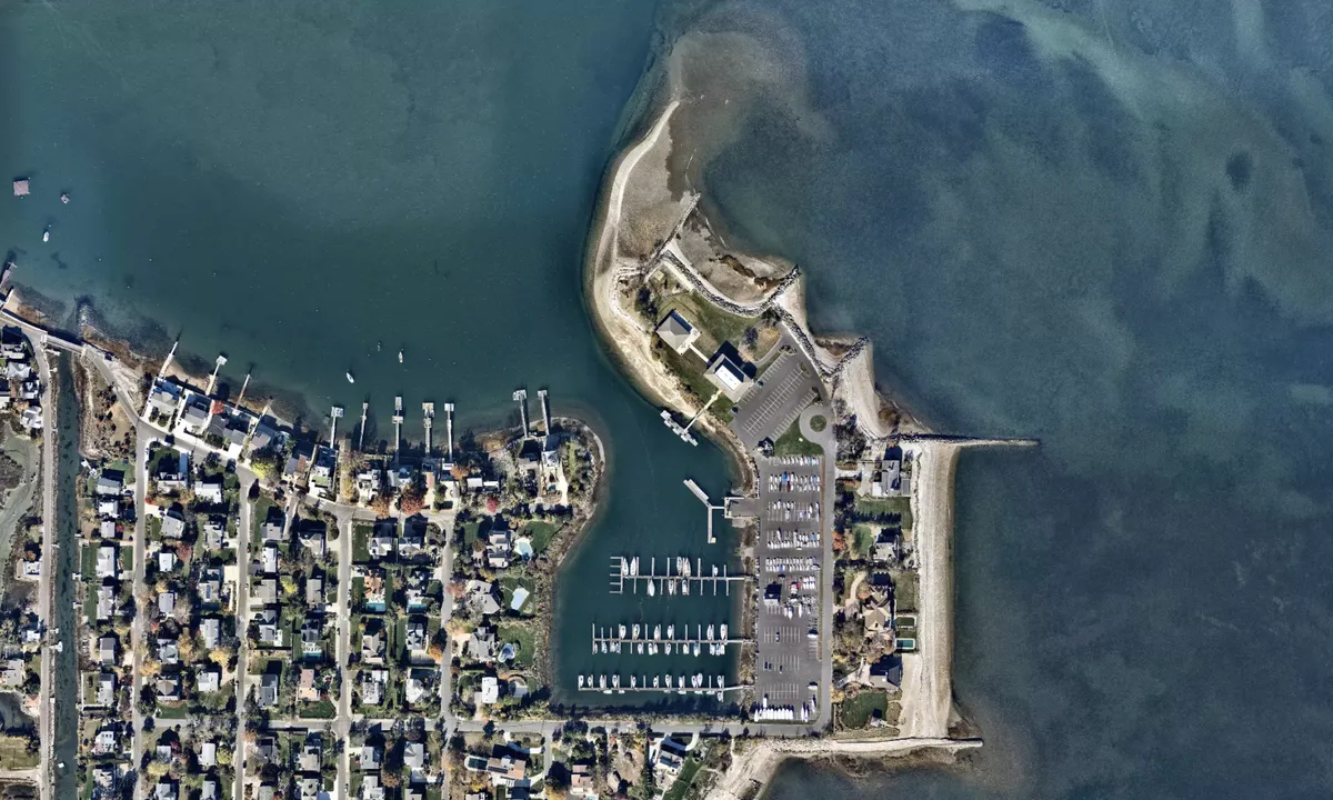 Flyfoto av Cedar Point Yacht Club - Westport