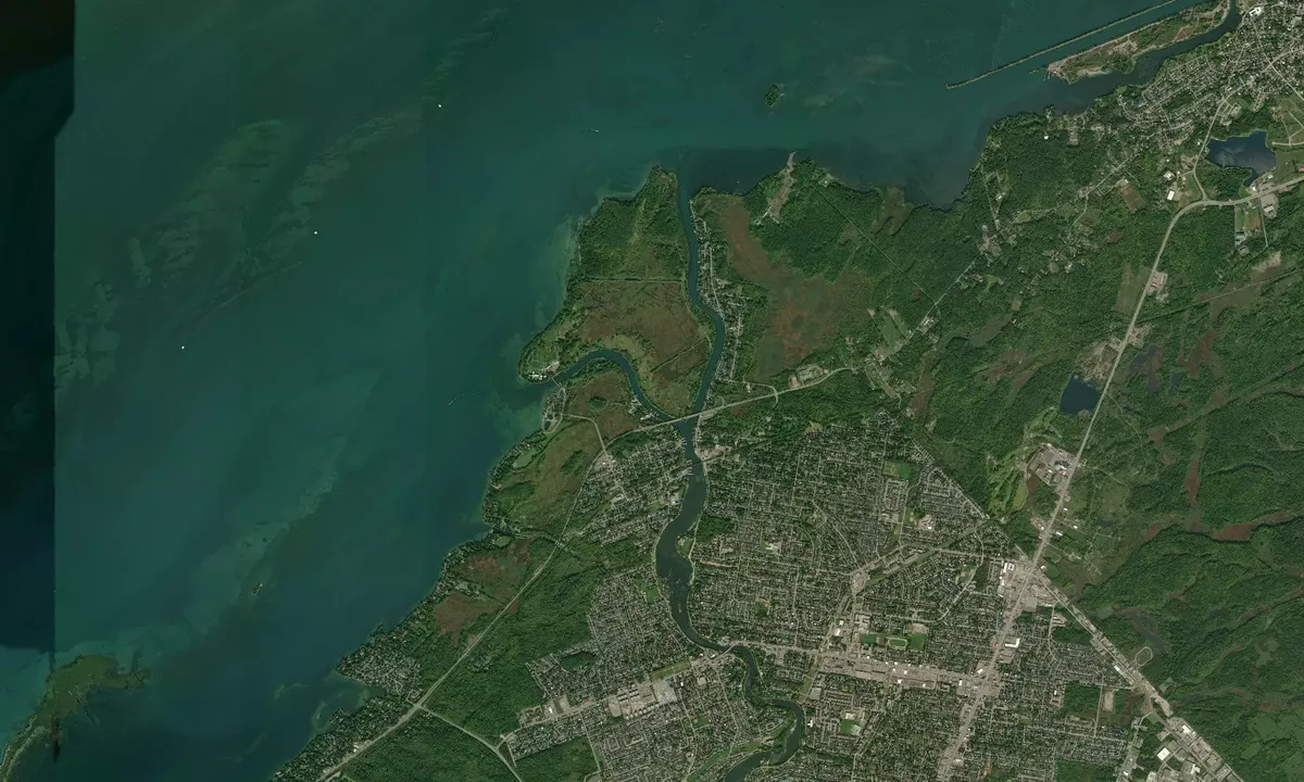 Flyfoto av Chateauguay Marine