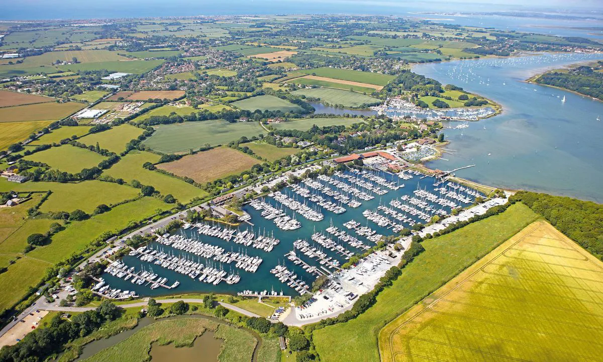 Chichester Marina - Birdham: {"base": "en", "no": "Foto: Dockwalk", "se": "Foto: Dockwalk", "en": "Photo: Dockwalk", "da": "Foto: Dockwalk", "fr": "Photo : Dockwalk", "de": "Foto: Dockwalk", "es": "Foto: Paseo del Muelle", "it": "Foto: Dockwalk", "pt": "Foto: Dockwalk", "nl": "Foto: Dockwalk", "pl": "Zdj\u0119cie: Nabrze\u017ce", "uk": "\u0424\u043e\u0442\u043e: \u041f\u043e\u0440\u0442\u043e\u0432\u0438\u0439 \u043f\u0440\u043e\u043c\u0435\u043d\u0430\u0434", "ro": "Foto: Plimbare pe doc", "tr": "Foto\u011fraf: \u0130skele Y\u00fcr\u00fcy\u00fc\u015f\u00fc", "el": "\u03a6\u03c9\u03c4\u03bf\u03b3\u03c1\u03b1\u03c6\u03af\u03b1: Dockwalk", "cs": "Foto: P\u0159\u00edstavn\u00ed molo", "hu": "Fot\u00f3: Dockwalk", "fi": "Kuva: Dockwalk", "bg": "\u0421\u043d\u0438\u043c\u043a\u0430: Dockwalk", "sr": "Fotografija: Dockwalk", "et": "Foto: Kaikoja", "lv": "Foto: Dockwalk", "lt": "Nuotrauka: Dockwalk"}