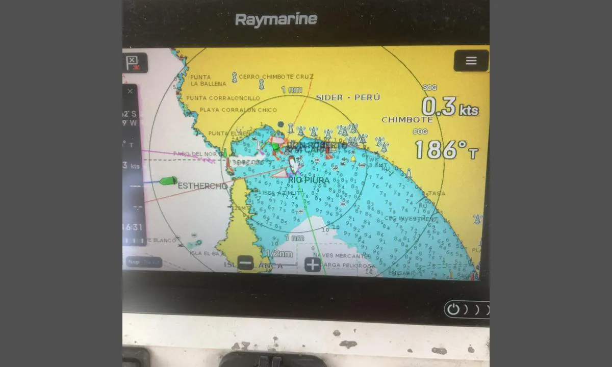 Chimbote: {"base": "no", "no": "Viser i kartet hvor jeg ligger og hvor enkel innseilingen var", "se": "Visar p\u00e5 kartan var jag ligger och hur enkel inseglingen var", "en": "Showing on the map where I am located and how straightforward the entrance was", "da": "Viser p\u00e5 kortet, hvor jeg ligger, og hvor enkel indsejlingen var", "fr": "Montre sur la carte o\u00f9 je me trouve et combien l'acc\u00e8s \u00e9tait facile", "de": "Zeigt auf der Karte, wo ich liege und wie einfach das Einlaufen war", "es": "Muestra en el mapa d\u00f3nde me encuentro y lo f\u00e1cil que fue la entrada", "it": "Mostra nella mappa dove mi trovo e quanto \u00e8 stato semplice l'avvicinamento", "pt": "Mostra no mapa a minha localiza\u00e7\u00e3o e como foi f\u00e1cil a entrada", "nl": "Toont op de kaart waar ik lig en hoe eenvoudig de aanloop was", "pl": "Pokazuj\u0119 na mapie, gdzie si\u0119 znajduj\u0119 i jak \u0142atwe by\u0142o podej\u015bcie do portu.", "uk": "\u041f\u043e\u043a\u0430\u0437\u0443\u0454 \u043d\u0430 \u043a\u0430\u0440\u0442\u0456, \u0434\u0435 \u044f \u0437\u043d\u0430\u0445\u043e\u0434\u0436\u0443\u0441\u044c \u0456 \u043d\u0430\u0441\u043a\u0456\u043b\u044c\u043a\u0438 \u043f\u0440\u043e\u0441\u0442\u0438\u043c \u0431\u0443\u0432 \u0432\u0445\u0456\u0434 \u0443 \u043f\u043e\u0440\u0442", "ro": "Arat\u0103 pe hart\u0103 unde m\u0103 aflu \u0219i c\u00e2t de simpl\u0103 a fost intrarea", "tr": "Haritada nerede oldu\u011fumu ve kolay giri\u015fin nerede oldu\u011funu g\u00f6steriyorum", "el": "\u0394\u03b5\u03af\u03c7\u03bd\u03b5\u03b9 \u03c3\u03c4\u03bf \u03c7\u03ac\u03c1\u03c4\u03b7 \u03c0\u03bf\u03cd \u03b2\u03c1\u03af\u03c3\u03ba\u03bf\u03bc\u03b1\u03b9 \u03ba\u03b1\u03b9 \u03c0\u03cc\u03c3\u03bf \u03b5\u03cd\u03ba\u03bf\u03bb\u03b7 \u03ae\u03c4\u03b1\u03bd \u03b7 \u03b5\u03af\u03c3\u03bf\u03b4\u03bf\u03c2", "cs": "Ukazuje na map\u011b, kde se nach\u00e1z\u00edm a jak snadn\u00fd byl p\u0159\u00edjezd do p\u0159\u00edstavu", "hu": "Mutatom a t\u00e9rk\u00e9pen, hogy hol vagyok \u00e9s milyen k\u00f6nny\u0171 volt a behaj\u00f3z\u00e1s", "fi": "N\u00e4ytt\u00e4\u00e4 kartalta sijaintini ja kuinka helppo sis\u00e4\u00e4najo oli", "bg": "\u041f\u043e\u043a\u0430\u0437\u0432\u0430 \u043d\u0430 \u043a\u0430\u0440\u0442\u0430\u0442\u0430 \u043a\u044a\u0434\u0435 \u0441\u0435 \u043d\u0430\u043c\u0438\u0440\u0430\u043c \u0438 \u043a\u043e\u043b\u043a\u043e \u043b\u0435\u0441\u043d\u043e \u0431\u0435\u0448\u0435 \u043d\u0430\u0432\u043b\u0438\u0437\u0430\u043d\u0435\u0442\u043e", "sr": "\u041f\u043e\u043a\u0430\u0437\u0443\u0458\u0435 \u043d\u0430 \u043a\u0430\u0440\u0442\u0438 \u0433\u0434\u0435 \u0441\u0435 \u043d\u0430\u043b\u0430\u0437\u0438\u043c \u0438 \u043a\u043e\u043b\u0438\u043a\u043e \u0458\u0435 \u0458\u0435\u0434\u043d\u043e\u0441\u0442\u0430\u0432\u0430\u043d \u0431\u0438\u043e \u0443\u043b\u0430\u0437\u0430\u043a", "et": "N\u00e4itab kaardil, kus asun ja kui lihtne oli sisenemine", "lv": "Par\u0101da kart\u0113, kur atrodos un cik viegla bija piepeld\u0113\u0161ana", "lt": "Rodo \u017eem\u0117lapyje, kur esu ir kaip paprasta buvo \u012fplaukti"}