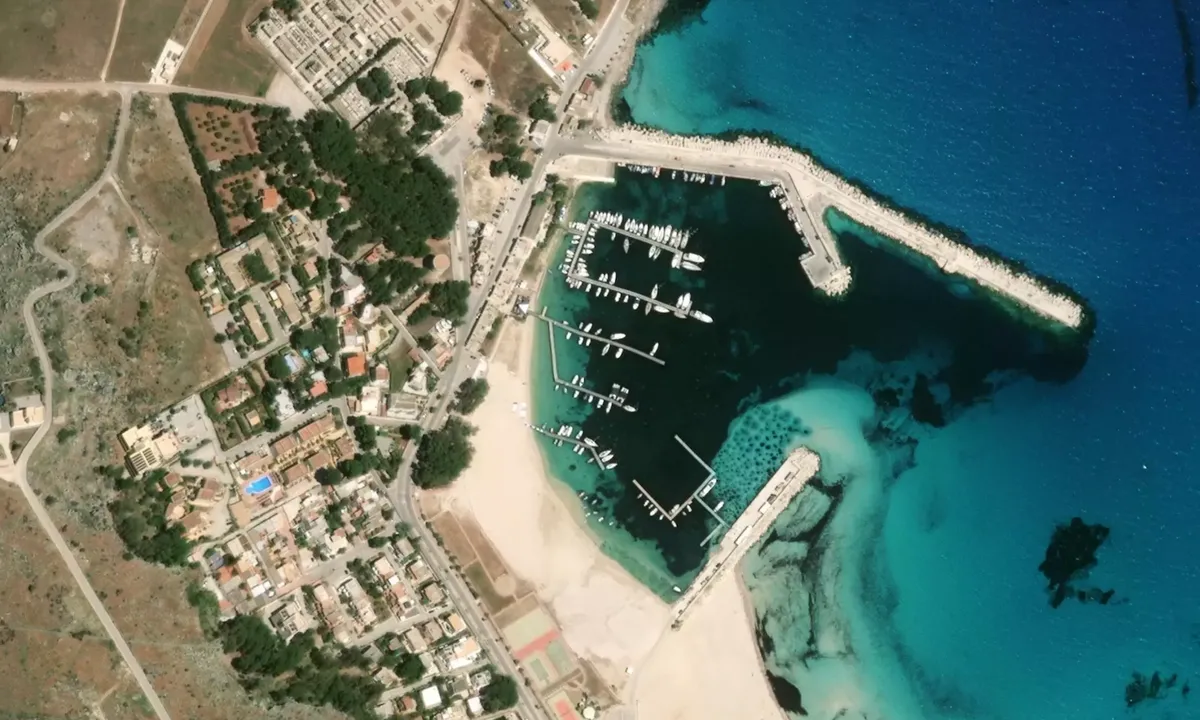 Flyfoto av Circolo Nautico La Traina 1