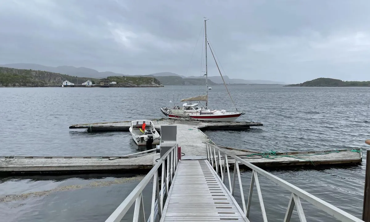 Coop Stokkøy Gjestebrygge: Grei dybde ytterst, ned mot 1m lengre inn på bryggen.