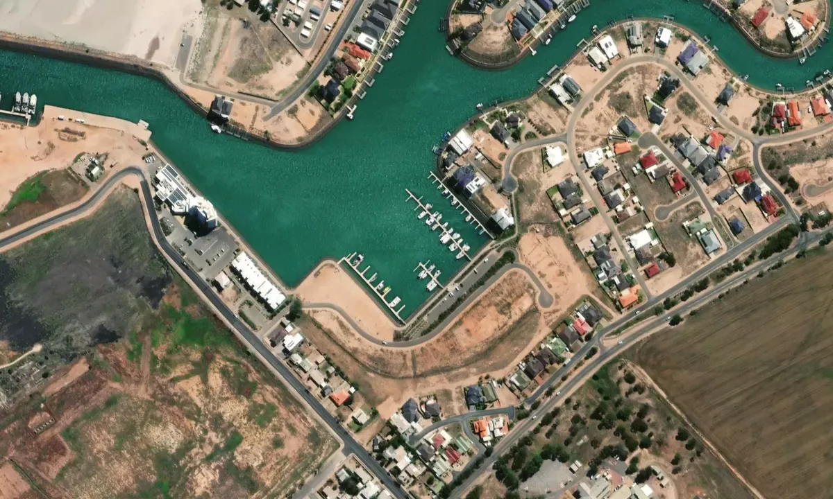 Flyfoto av Copper Cove Marina
