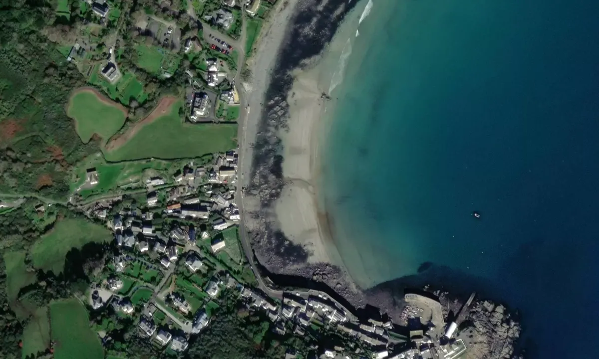 Flyfoto av Coverack Bay