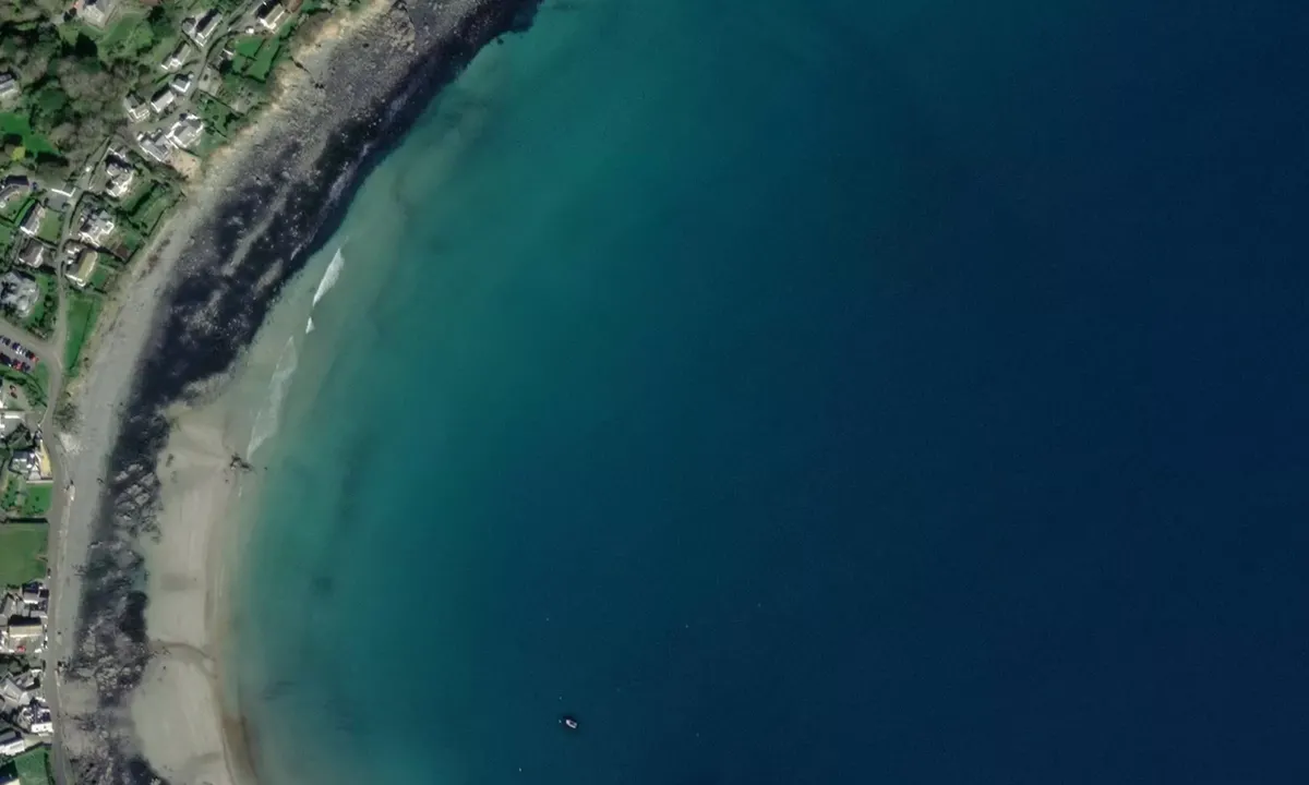 Flyfoto av Coverack Cove
