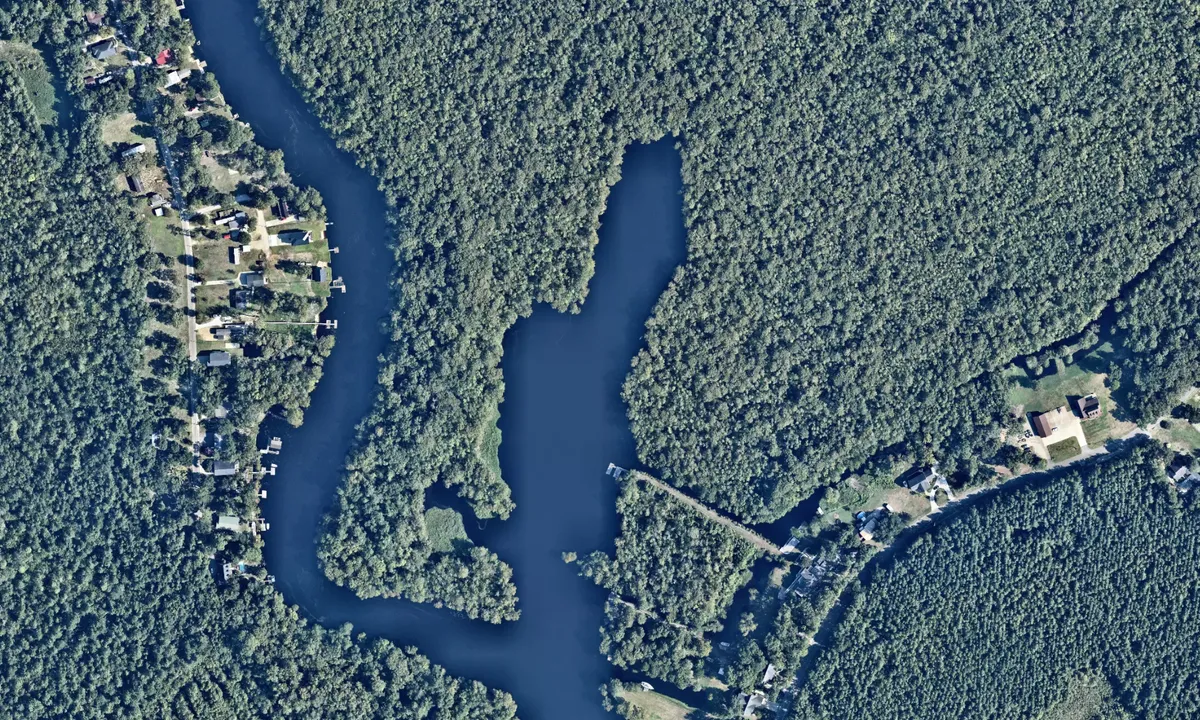 Flyfoto av Cox Ferry Lake