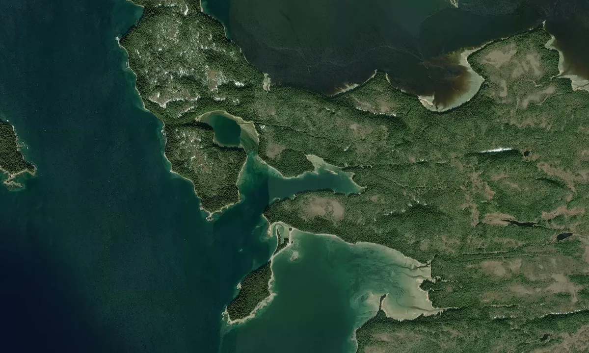 Flyfoto av Dakaneek Bay