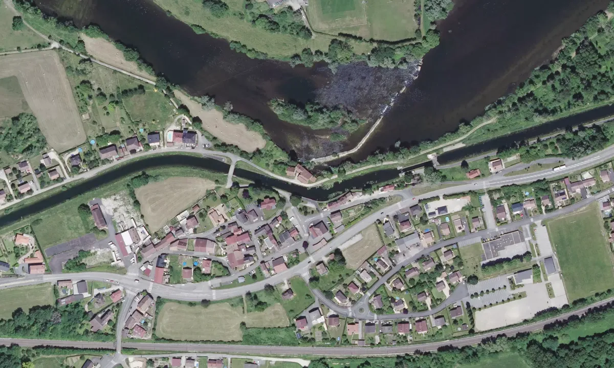 Flyfoto av Dampierre