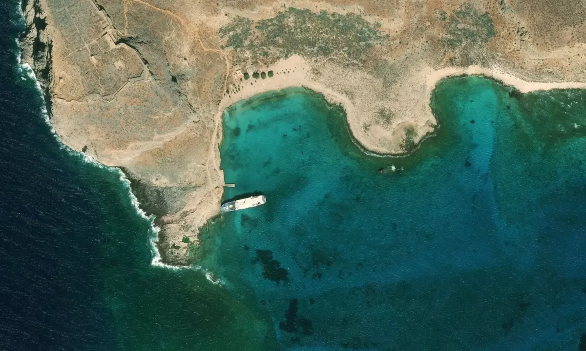 Flyfoto av Dimitros shipwreck