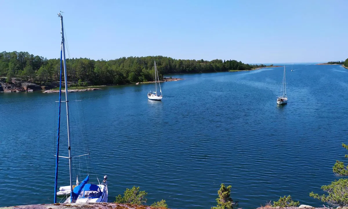 Djupviken - Geta: Some spots towards the land.