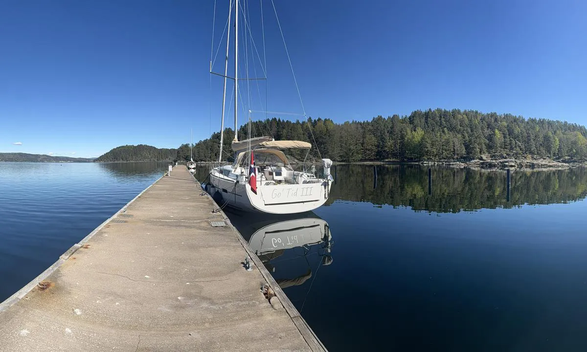 Dragsund - flytebrygge: {"base": "no", "no": "Tidlig v\u00e5rdag", "se": "Tidigt v\u00e5rdag", "en": "Early Spring Day", "da": "Tidlig for\u00e5rsdag", "fr": "Journ\u00e9e de printemps pr\u00e9coce", "de": "Fr\u00fcher Fr\u00fchlingstag", "es": "Temprana ma\u00f1ana de primavera", "it": "Giorno di primavera precoce", "pt": "In\u00edcio da primavera", "nl": "Vroege lentedag", "pl": "Wczesny wiosenny dzie\u0144", "uk": "\u0420\u0430\u043d\u043d\u0456\u0439 \u0432\u0435\u0441\u043d\u044f\u043d\u0438\u0439 \u0434\u0435\u043d\u044c", "ro": "Ziua de prim\u0103var\u0103 timpuriu", "tr": "Erken ilkbahar g\u00fcn\u00fc", "el": "\u03a0\u03c1\u03ce\u03b9\u03bc\u03b7 \u03b1\u03bd\u03bf\u03b9\u03be\u03b9\u03ac\u03c4\u03b9\u03ba\u03b7 \u03bc\u03ad\u03c1\u03b1", "cs": "Brzk\u00fd jarn\u00ed den", "hu": "Kora tavaszi nap", "fi": "Varhainen kev\u00e4tp\u00e4iv\u00e4", "bg": "\u0420\u0430\u043d\u0435\u043d \u043f\u0440\u043e\u043b\u0435\u0442\u0435\u043d \u0434\u0435\u043d", "sr": "Rano prole\u0107no jutro", "et": "Varakevadine p\u00e4ev", "lv": "Agr\u0101 pavasara diena", "lt": "Ankstyva pavasario diena"}
