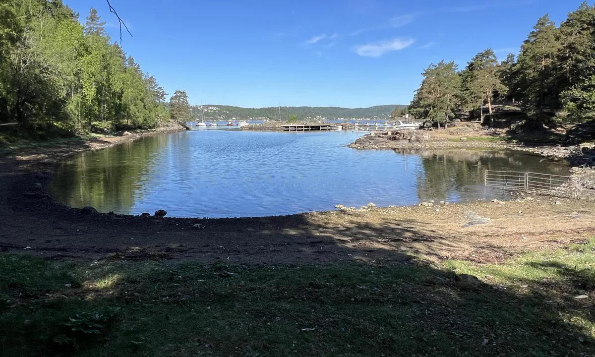 {"base": "no", "no": "Dragesund fra innerst i bukta", "se": "Dragsund fr\u00e5n innerst i bukten", "en": "Dragesund from the innermost part of the bay", "da": "Dragesund fra inderst i bugten", "fr": "Dragesund du bout int\u00e9rieur de la baie", "de": "Dragesund von der innersten Bucht", "es": "Dragesund desde el interior de la bah\u00eda", "it": "Dragesund dal fondo della baia", "pt": "Dragesund do interior da ba\u00eda", "nl": "Dragesund vanaf de binnenste baai", "pl": "Dragesund od wewn\u0119trznej cz\u0119\u015bci zatoki", "uk": "\u0414\u0440\u0430\u0433\u0435\u0441\u0443\u043d\u0434 \u0432\u0456\u0434 \u0432\u043d\u0443\u0442\u0440\u0456\u0448\u043d\u044c\u043e\u0457 \u0447\u0430\u0441\u0442\u0438\u043d\u0438 \u0437\u0430\u0442\u043e\u043a\u0438", "ro": "Dragesund din interiorul golfului", "tr": "Dragesund, koyun en i\u00e7 k\u0131sm\u0131ndan", "el": "\u0394\u03c1\u03b1\u03b3\u03ba\u03b5\u03c3\u03bf\u03cd\u03bd\u03c4 \u03b1\u03c0\u03cc \u03c4\u03bf \u03b5\u03c3\u03c9\u03c4\u03b5\u03c1\u03b9\u03ba\u03cc \u03c4\u03bf\u03c5 \u03cc\u03c1\u03bc\u03bf\u03c5", "cs": "Dragesund od nejvnit\u0159n\u011bj\u0161\u00ed \u010d\u00e1sti z\u00e1livu", "hu": "Dragesund a legbels\u0151 \u00f6b\u00f6lb\u0151l", "fi": "Dragesund lahden pohjukasta", "bg": "\u0414\u0440\u0430\u0433\u0435c\u0443\u043d\u0434 \u043e\u0442 \u0432\u044a\u0442\u0440\u0435\u0448\u043d\u0430\u0442\u0430 \u0447\u0430\u0441\u0442 \u043d\u0430 \u0437\u0430\u043b\u0438\u0432\u0430", "sr": "\u0414\u0440\u0430\u0433\u0435\u0441\u0443\u043d\u0434 \u0441\u0430 \u0443\u043d\u0443\u0442\u0440\u0430\u0448\u045a\u0435 \u0441\u0442\u0440\u0430\u043d\u0435 \u0443\u0432\u0430\u043b\u0435", "et": "Dragesund lahe siseosast", "lv": "Dragesunda no pa\u0161as l\u012b\u010da dzi\u013cuma", "lt": "Dragesund i\u0161 vidin\u0117s \u012flankos dalies"}
