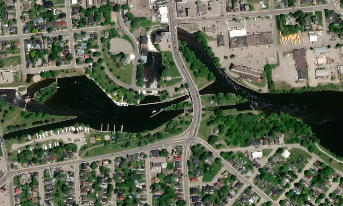 Flyfoto av East Smith Falls Lock Wall