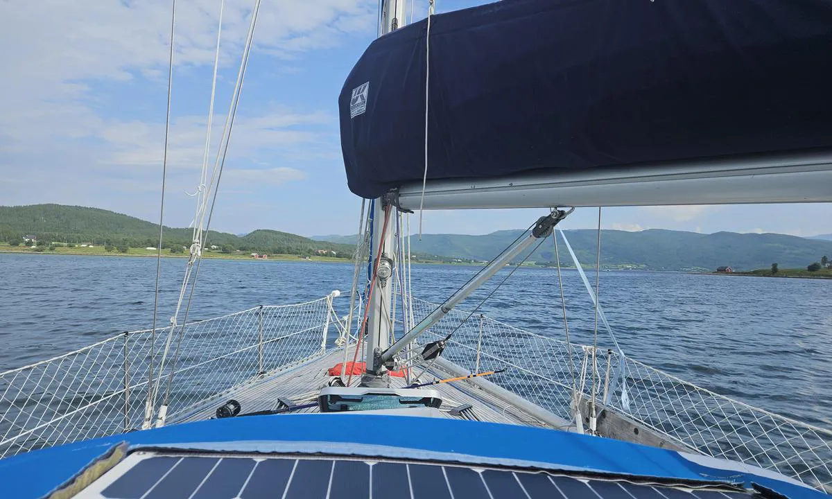 Eggøya: {"base": "en", "no": "Mot nord nord\u00f8st", "se": "Mot nord nordost", "en": "Against nord northeast", "da": "Mod nordnord\u00f8st", "fr": "Contre nord-nord-est", "de": "Gegen Nord-Nordost", "es": "Contra nord nordeste", "it": "Contro nord nordest", "pt": "Contra nordeste", "nl": "Tegen noord noordoost", "pl": "Na p\u00f3\u0142nocny p\u00f3\u0142nocno-wsch\u00f3d", "uk": "\u041f\u0440\u043e\u0442\u0438 \u043f\u0456\u0432\u043d\u0456\u0447\u043d\u043e\u0433\u043e \u043f\u0456\u0432\u043d\u0456\u0447\u043d\u043e\u0433\u043e \u0441\u0445\u043e\u0434\u0443", "ro": "\u00cempotriva nord-nord-est", "tr": "Kuzeydo\u011fu kuzeyine kar\u015f\u0131", "el": "\u0391\u03c0\u03ad\u03bd\u03b1\u03bd\u03c4\u03b9 \u03b1\u03c0\u03cc \u03b2\u03cc\u03c1\u03b5\u03b9\u03b1 \u03b2\u03bf\u03c1\u03b5\u03b9\u03bf\u03b1\u03bd\u03b1\u03c4\u03bf\u03bb\u03b9\u03ba\u03ac", "cs": "Proti severoseverov\u00fdchodn\u00edmu v\u011btru", "hu": "\u00c9szak \u00e9szakkelet ellen", "fi": "Kohti pohjois-koillista", "bg": "\u0421\u0440\u0435\u0449\u0443 \u0441\u0435\u0432\u0435\u0440-\u0441\u0435\u0432\u0435\u0440\u043e\u0438\u0437\u0442\u043e\u043a", "sr": "Protiv severnog severoistoka", "et": "P\u00f5hja kirid on kontakti wel", "lv": "Pret zieme\u013c-zieme\u013caustrumiem", "lt": "Prie\u0161 \u0161iaur\u0117s \u0161iaur\u0117s rytus"}