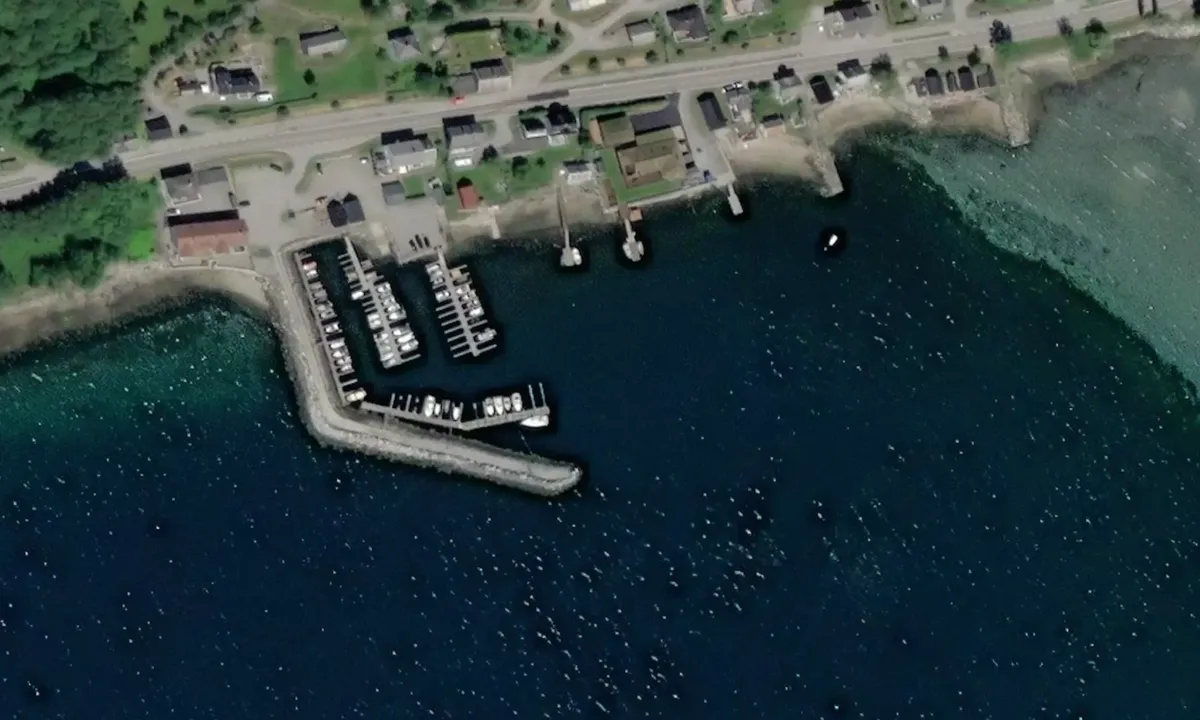 Flyfoto av Eidsvåg Småbåthavn