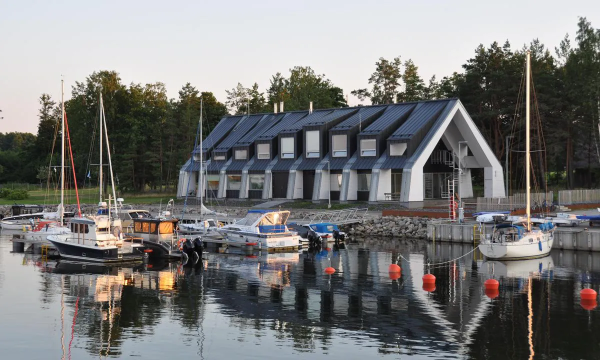 Eisma sadam: Service building, very nice sauna/shower. You can rent bicycles here as well. Remote location.