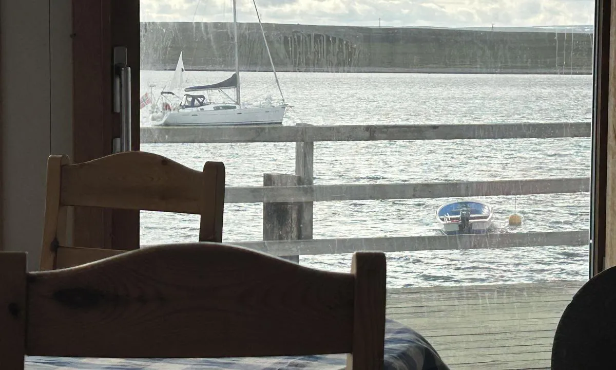 Ekkerøy: {"base": "no", "no": "Utsikt fra restauranten", "se": "Utsikt fr\u00e5n restaurangen", "en": "View from the restaurant", "da": "Udsigt fra restauranten", "fr": "Vue depuis le restaurant", "de": "Blick aus dem Restaurant", "es": "Vista desde el restaurante", "it": "Vista dal ristorante", "pt": "Vista do restaurante", "nl": "Uitzicht vanaf het restaurant", "pl": "Widok z restauracji", "uk": "\u0412\u0438\u0434 \u0456\u0437 \u0440\u0435\u0441\u0442\u043e\u0440\u0430\u043d\u0443", "ro": "Vedere din restaurant", "tr": "Restorandan manzara", "el": "\u0398\u03ad\u03b1 \u03b1\u03c0\u03cc \u03c4\u03bf \u03b5\u03c3\u03c4\u03b9\u03b1\u03c4\u03cc\u03c1\u03b9\u03bf", "cs": "V\u00fdhled z restaurace", "hu": "Kil\u00e1t\u00e1s az \u00e9tteremb\u0151l", "fi": "N\u00e4kym\u00e4 ravintolasta", "bg": "\u0418\u0437\u0433\u043b\u0435\u0434 \u043e\u0442 \u0440\u0435\u0441\u0442\u043e\u0440\u0430\u043d\u0442\u0430", "sr": "\u041f\u043e\u0433\u043b\u0435\u0434 \u0438\u0437 \u0440\u0435\u0441\u0442\u043e\u0440\u0430\u043d\u0430", "et": "Vaade restoranist", "lv": "Skats no restor\u0101na", "lt": "Vaizdas i\u0161 restorano"}
