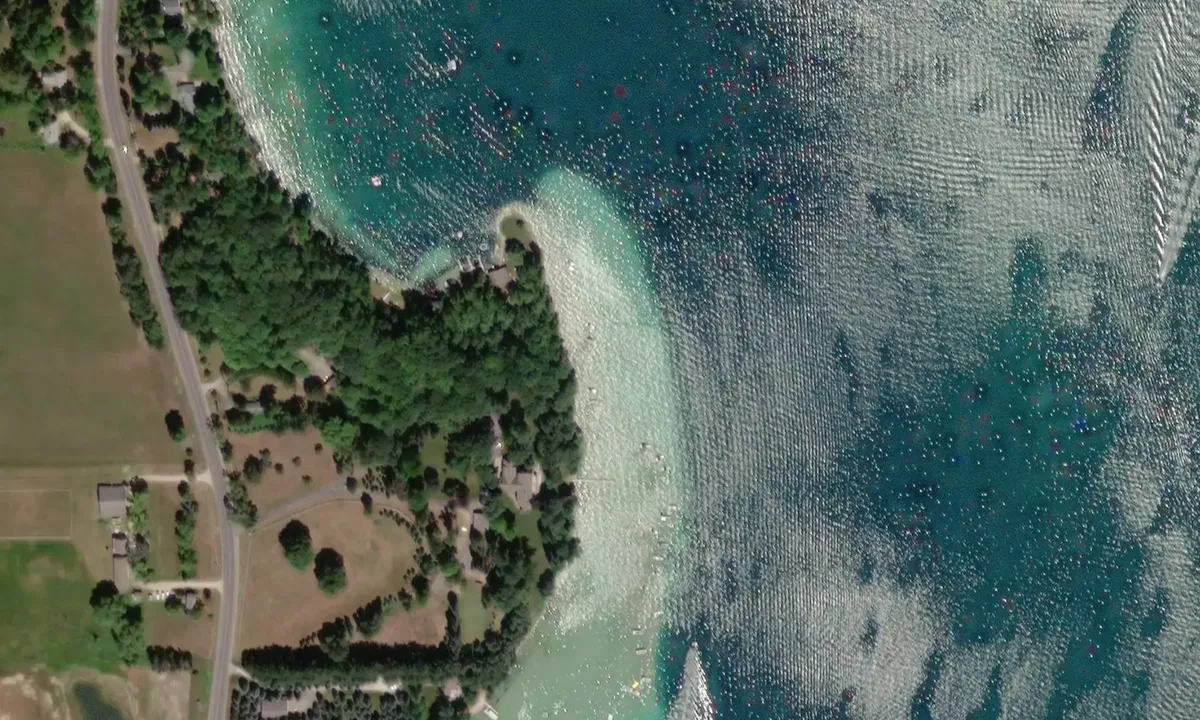 Flyfoto av Elk Lake Sandbar