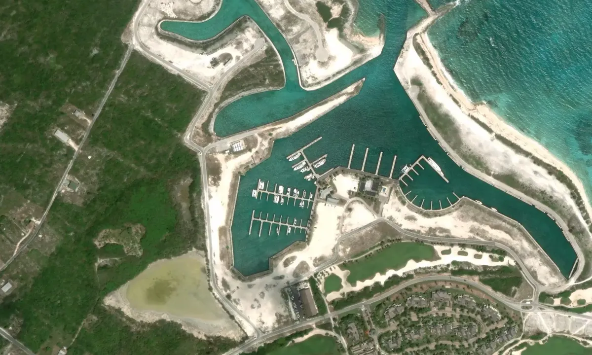 Flyfoto av Emerald Bay Marina