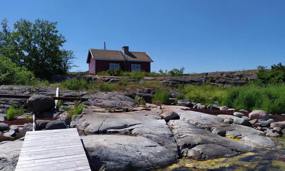 Enskär: Sauna on the other side of the island.