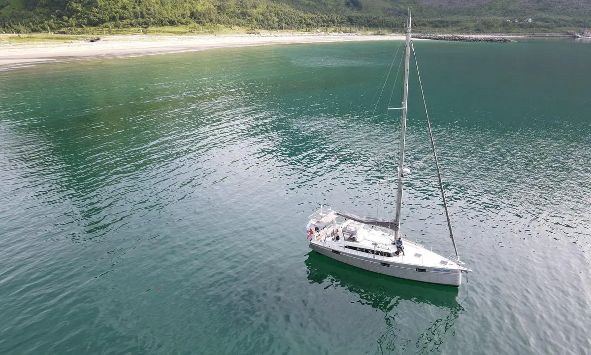 {"base": "en", "no": "SY ONWO ONOC for anker i Ersfjord (Senja Island)", "se": "SY ONWO ONOC f\u00f6r ankar i Ersfjord (Senja Island)", "en": "SY ONWO ONOC at anchor in Ersfjord (Senja Island)", "da": "SY ONWO ONOC ankeret i Ersfjord (Senja \u00d8)", "fr": "SY ONWO ONOC au mouillage dans Ersfjord (\u00cele de Senja)", "de": "SY ONWO ONOC vor Anker im Ersfjord (Insel Senja)", "es": "SY ONWO ONOC fondeado en Ersfjord (Isla de Senja)", "it": "SY ONWO ONOC all'ancora in Ersfjord (Isola di Senja)", "pt": "SY ONWO ONOC fundeado no Ersfjord (ilha de Senja)", "nl": "SY ONWO ONOC voor anker in Ersfjord (Eiland Senja)", "pl": "SY ONWO ONOC na kotwicy w Ersfjorden (Wyspa Senja)", "uk": "SY ONWO ONOC \u043d\u0430 \u044f\u043a\u043e\u0440\u0456 \u0432 \u0415\u0440\u0441\u0444\u044c\u043e\u0440\u0434 (\u043e\u0441\u0442\u0440\u0456\u0432 \u0421\u0435\u043d\u044c\u044f)", "ro": "SY ONWO ONOC ancorat \u00een Ersfjord (Insula Senja)", "tr": "SY ONWO ONOC Ersfjord'da (Senja Adas\u0131) demirli", "el": "\u0399\u03a3 ONWO ONOC \u03b1\u03b3\u03ba\u03c5\u03c1\u03bf\u03b2\u03bf\u03bb\u03b7\u03bc\u03ad\u03bd\u03bf \u03c3\u03c4\u03bf Ersfjord (\u039d\u03b7\u03c3\u03af Senja)", "cs": "SY ONWO ONOC na kotv\u011b v Ersfjordu (ostrov Senja)", "hu": "SY ONWO ONOC a horgonyon az Ersfjord-on (Senja Sziget)", "fi": "SY ONWO ONOC ankkurissa Ersfjordissa (Senjan saari)", "bg": "SY ONWO ONOC \u043d\u0430 \u043a\u043e\u0442\u0432\u0430 \u0432 \u0415\u0440\u0441\u0444\u044c\u043e\u0440\u0434 (\u041e\u0441\u0442\u0440\u043e\u0432 \u0421\u0435\u043d\u044f)", "sr": "SY ONWO ONOC na sidri\u0161tu u Ersfjordu (ostrvo Senja)", "et": "SY ONWO ONOC ankrus Ersfjordi lahes (Senja saar)", "lv": "SY ONWO ONOC uz enkura Ersfjord\u0101 (Senjas sala)", "lt": "SY ONWO ONOC inkaruotas Ersfjord\u0117je (Senjos sala)"}