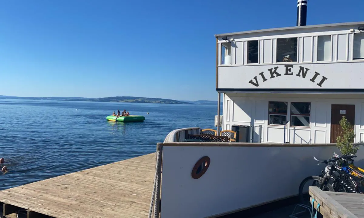 Evjua strandpark: {"base": "no", "no": "Resturanten Viken II.", "se": "Restaurangen Viken II.", "en": "The restaurant Viken II.", "da": "Restauranten Viken II."}