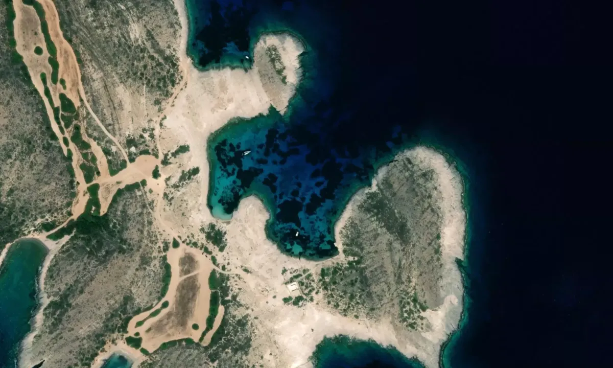 Flyfoto av Faneromi Bay