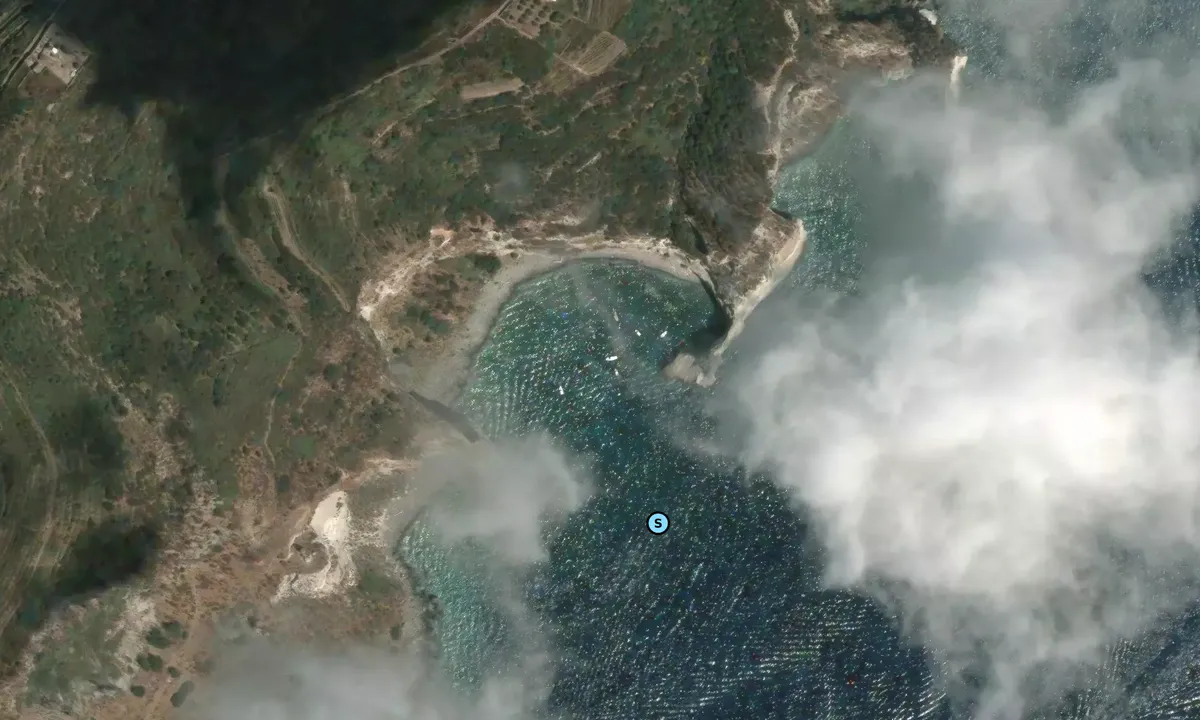 Satelite image of Faraglioni di Calzo