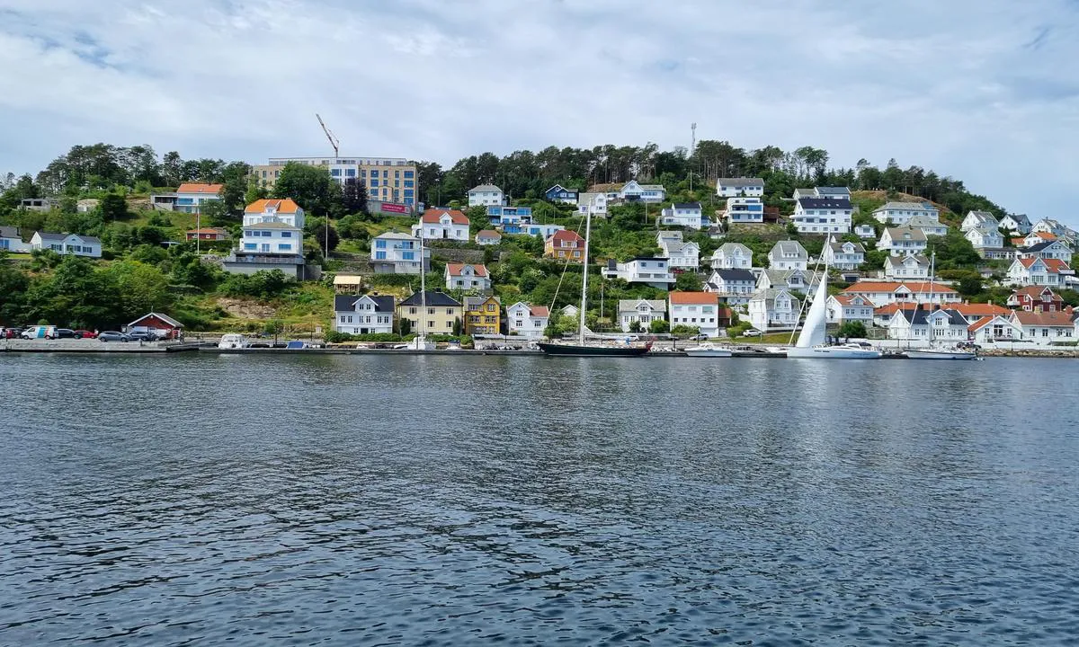 Farsund Gjestehavn - Gåsholmen: Verven sett fra Gåsholmen