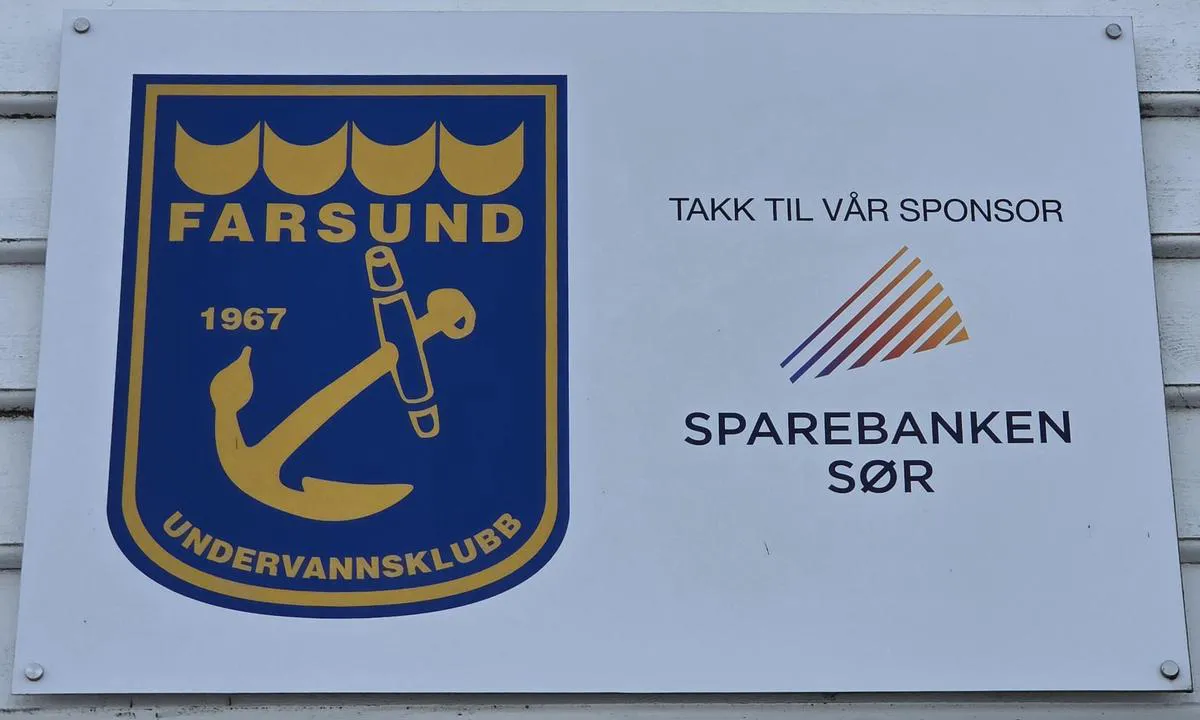 Farsund Gjestehavn - Gåsholmen: {"base": "en", "no": "Dykker som kan hjelpe med propellproblemer", "se": "Dykare som kan hj\u00e4lpa till med propellerproblem", "en": "Diver that can help with propeller problems", "da": "Dykker, der kan hj\u00e6lpe med skrueproblemer", "fr": "Plongeur pouvant aider avec les probl\u00e8mes d'h\u00e9lice", "de": "Taucher, der bei Propellerproblemen helfen kann", "es": "Buzo que puede ayudar con problemas de h\u00e9lice", "it": "Subacqueo che pu\u00f2 aiutare con problemi all'elica", "pt": "Mergulhador que pode ajudar com problemas no h\u00e9lice", "nl": "Duiker die kan helpen bij schroefproblemen", "pl": "Nurek, kt\u00f3ry mo\u017ce pom\u00f3c w problemach z \u015brub\u0105 nap\u0119dow\u0105", "uk": "\u0412\u043e\u0434\u043e\u043b\u0430\u0437, \u044f\u043a\u0438\u0439 \u043c\u043e\u0436\u0435 \u0434\u043e\u043f\u043e\u043c\u043e\u0433\u0442\u0438 \u0437 \u043f\u0440\u043e\u0431\u043b\u0435\u043c\u0430\u043c\u0438 \u0437 \u0433\u0432\u0438\u043d\u0442\u043e\u043c", "ro": "Scafandru care poate ajuta la problemele cu elicea", "tr": "Pervane sorunlar\u0131nda yard\u0131mc\u0131 olabilecek dalg\u0131\u00e7", "el": "\u0394\u03cd\u03c4\u03b7\u03c2 \u03c0\u03bf\u03c5 \u03bc\u03c0\u03bf\u03c1\u03b5\u03af \u03bd\u03b1 \u03b2\u03bf\u03b7\u03b8\u03ae\u03c3\u03b5\u03b9 \u03bc\u03b5 \u03c0\u03c1\u03bf\u03b2\u03bb\u03ae\u03bc\u03b1\u03c4\u03b1 \u03c4\u03b7\u03c2 \u03ad\u03bb\u03b9\u03ba\u03b1\u03c2", "cs": "Pot\u00e1p\u011b\u010d, kter\u00fd m\u016f\u017ee pomoci s probl\u00e9my s lodn\u00edm \u0161roubem", "hu": "B\u00fav\u00e1r, aki a haj\u00f3csavar probl\u00e9m\u00e1in\u00e1l tud seg\u00edteni", "fi": "Sukeltaja, joka voi auttaa potkuriongelmissa", "bg": "\u0412\u043e\u0434\u043e\u043b\u0430\u0437, \u043a\u043e\u0439\u0442\u043e \u043c\u043e\u0436\u0435 \u0434\u0430 \u043f\u043e\u043c\u043e\u0433\u043d\u0435 \u043f\u0440\u0438 \u043f\u0440\u043e\u0431\u043b\u0435\u043c\u0438 \u0441 \u043f\u0435\u0440\u043a\u0430\u0442\u0430", "sr": "Ronioc koji mo\u017ee pomo\u0107i sa problemima na propelru", "et": "Sukelduja, kes saab aidata propelleri probleemide korral", "lv": "Nir\u0113js, kas var pal\u012bdz\u0113t ar propellera probl\u0113m\u0101m", "lt": "Nardytojas, galintis pad\u0117ti su sraigto problemomis"}