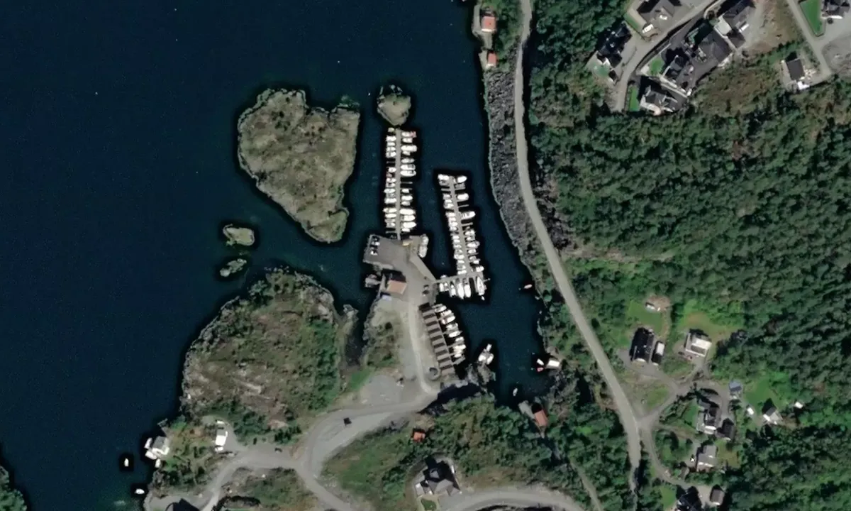 Satelite image of Finnås Båtlag gjestehavn